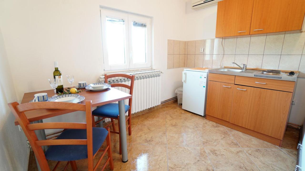 Apartments Kata Gornji Karin Exteriör bild