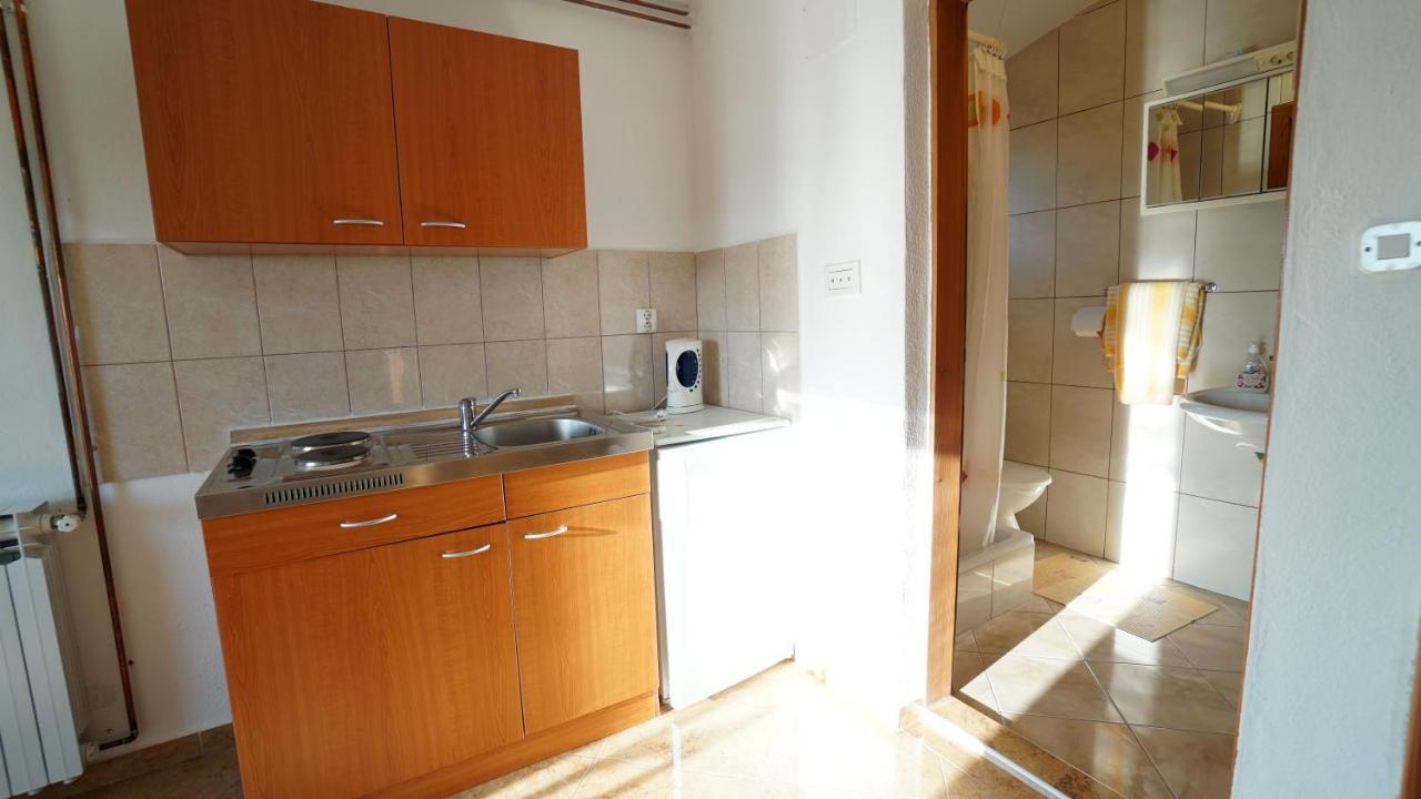Apartments Kata Gornji Karin Exteriör bild